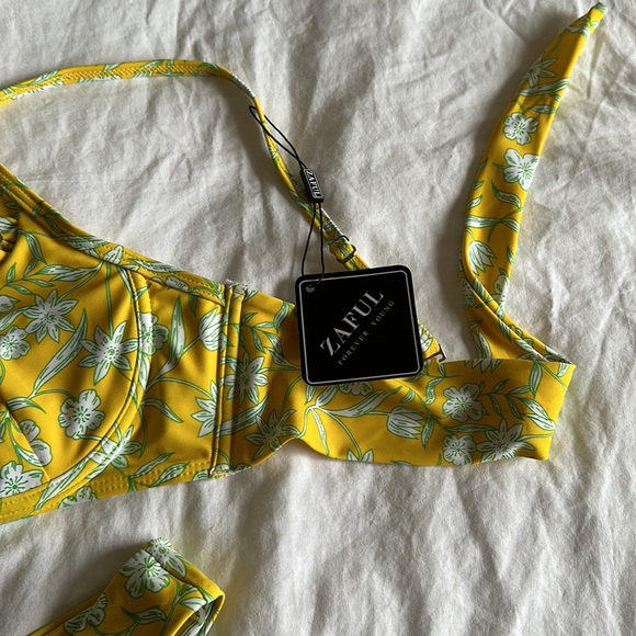 Yellow bikini, never worn - Picture 3 of 6